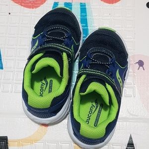 Size 7M Saucony shoes